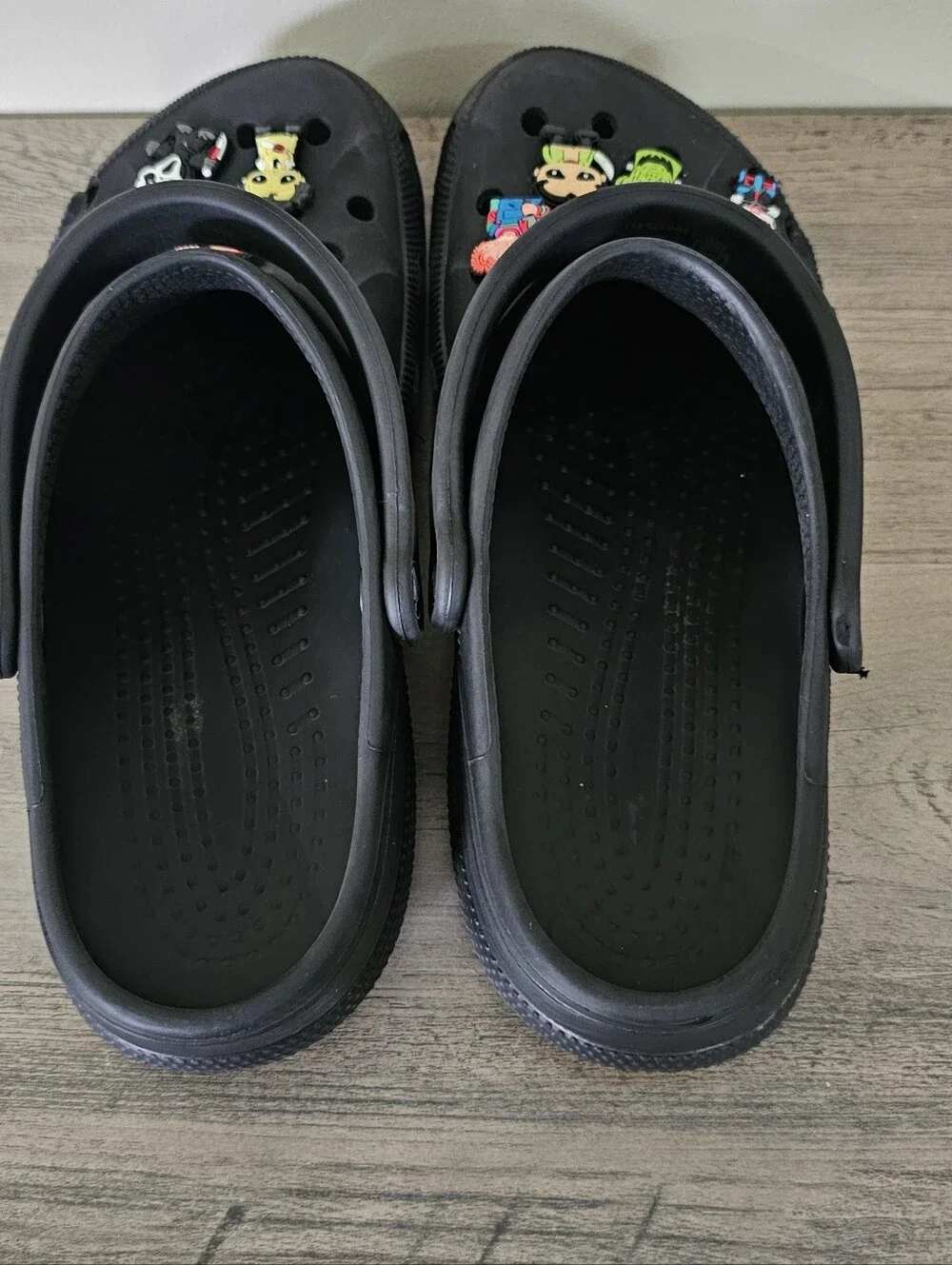 CROCS Men’s Black Halloween Charms Size 11 Chucky Freddie Jason Ghostface Scary